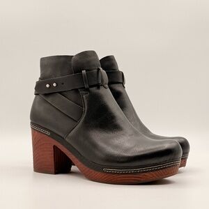 KORKS Black Leather Ankle Booties Block Heel Platform Comfort Shoes WMS (8.5-9)